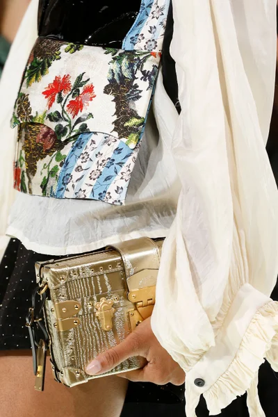 Look 54